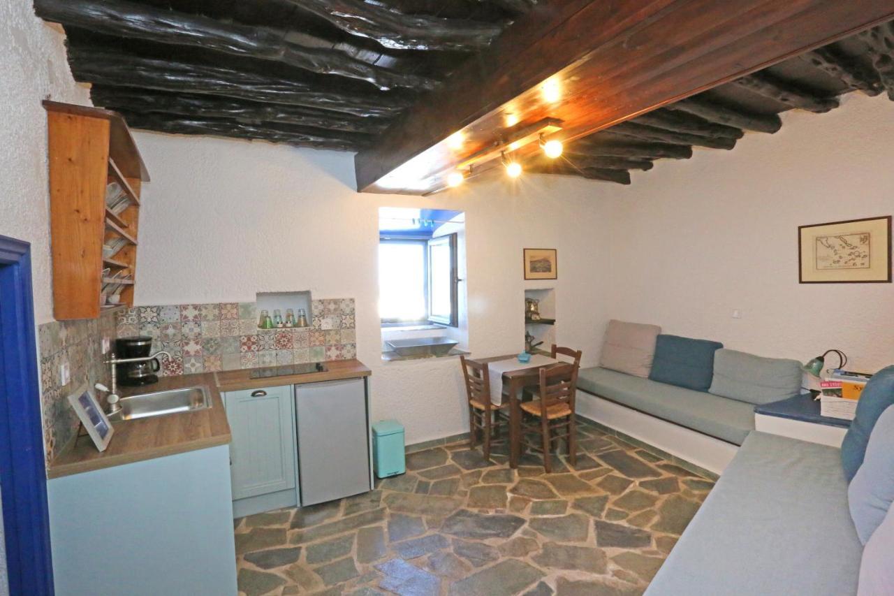 Le Petit Chateau Ano Syros Esterno foto
