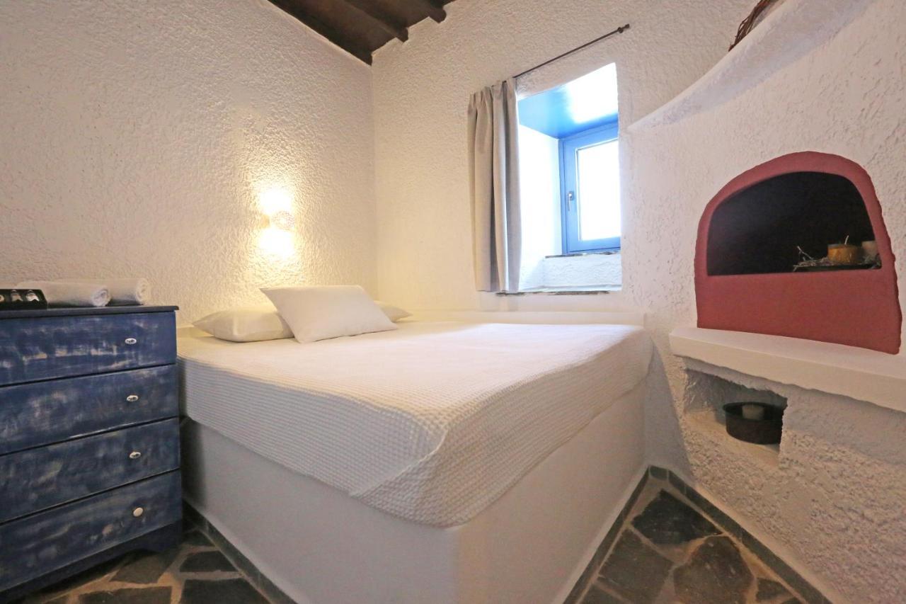 Le Petit Chateau Ano Syros Esterno foto