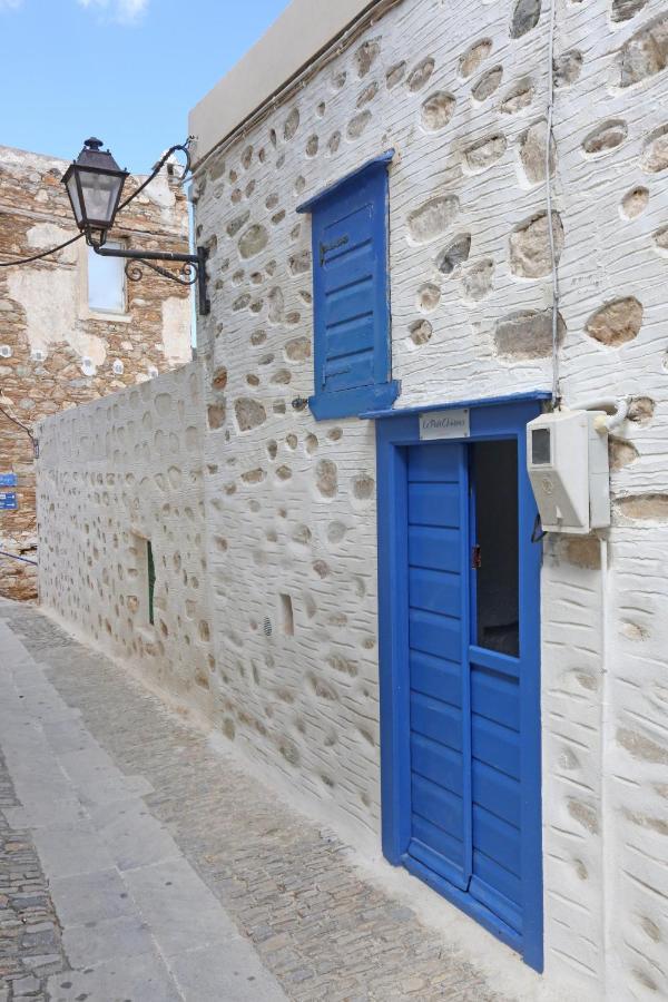Le Petit Chateau Ano Syros Esterno foto