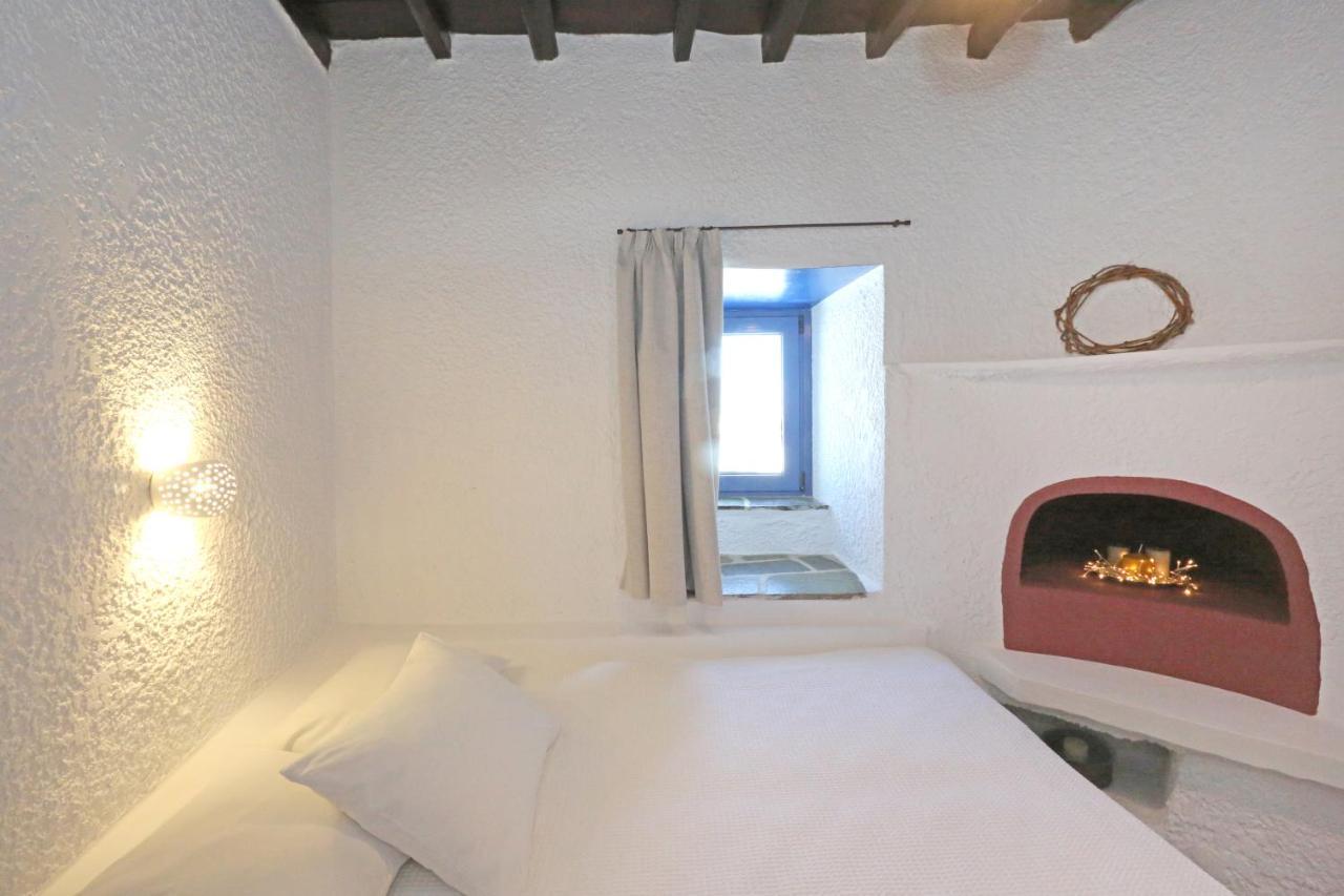 Le Petit Chateau Ano Syros Esterno foto