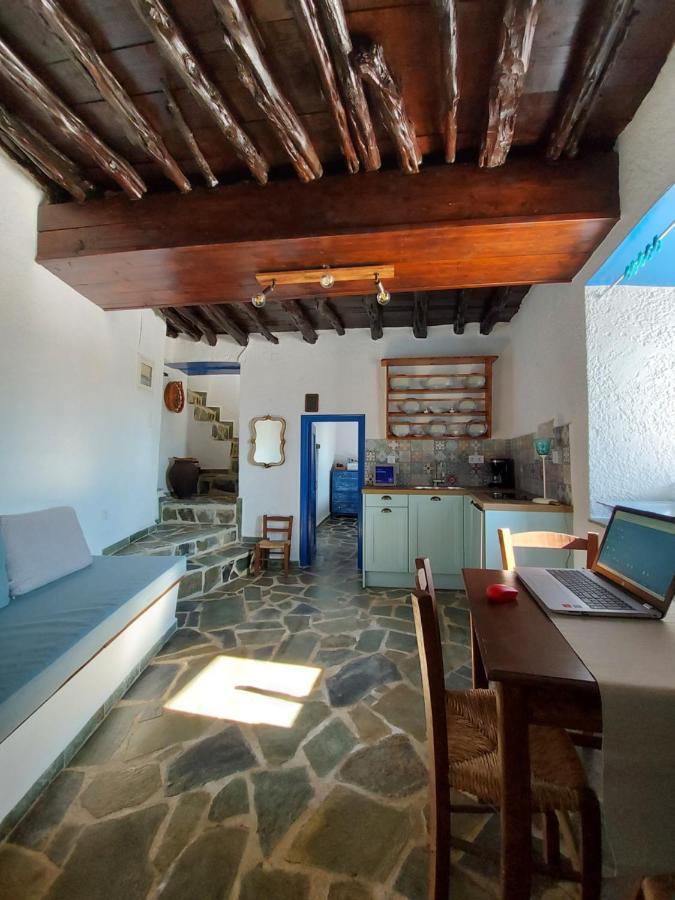 Le Petit Chateau Ano Syros Esterno foto