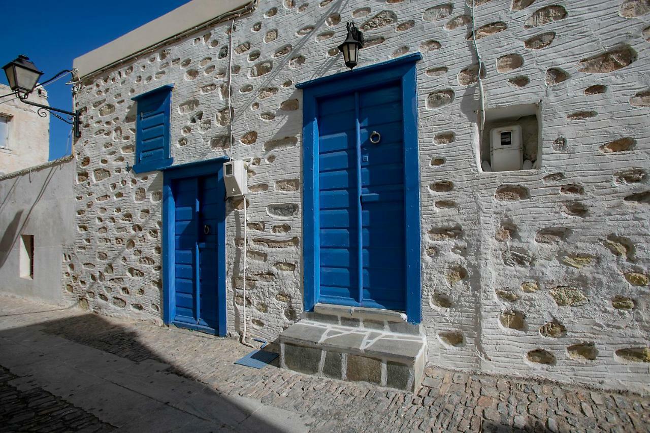 Le Petit Chateau Ano Syros Esterno foto