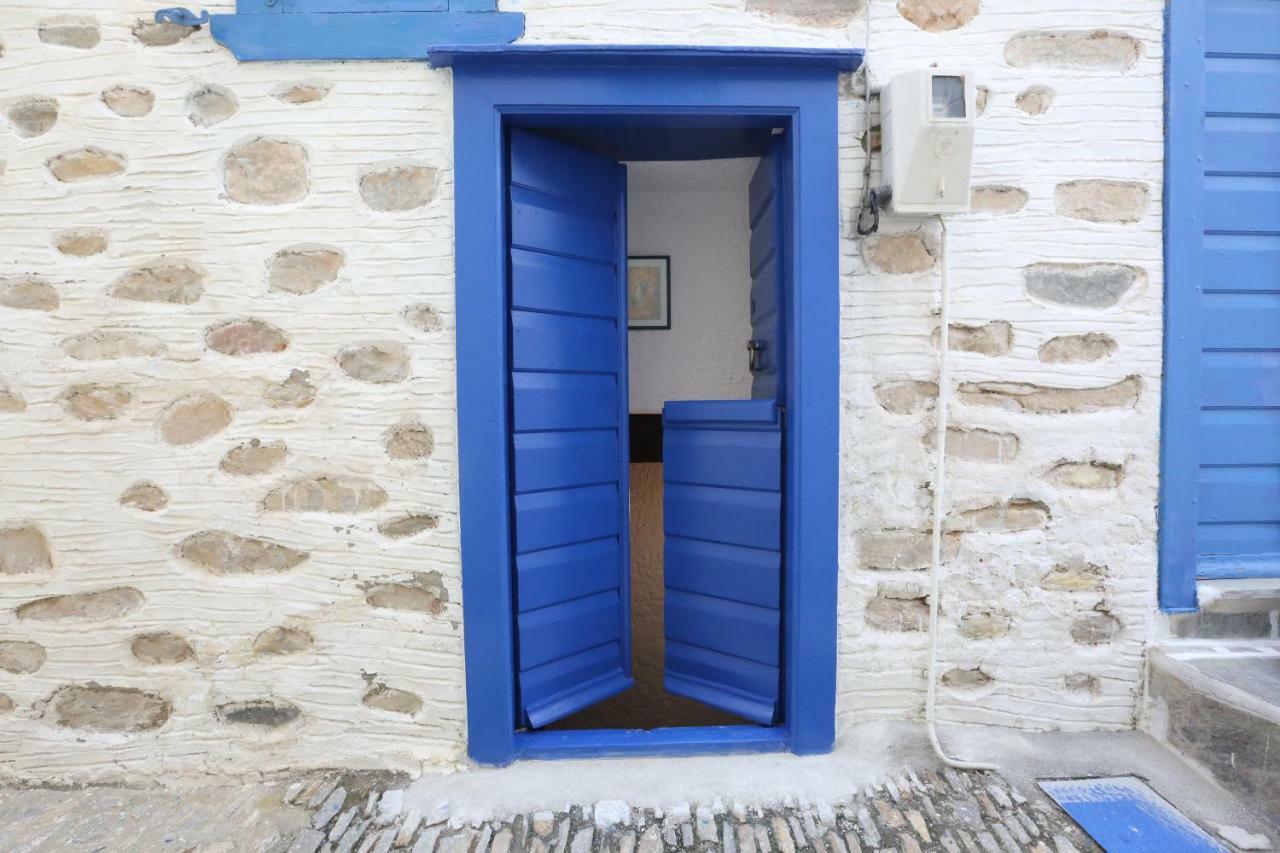Le Petit Chateau Ano Syros Esterno foto