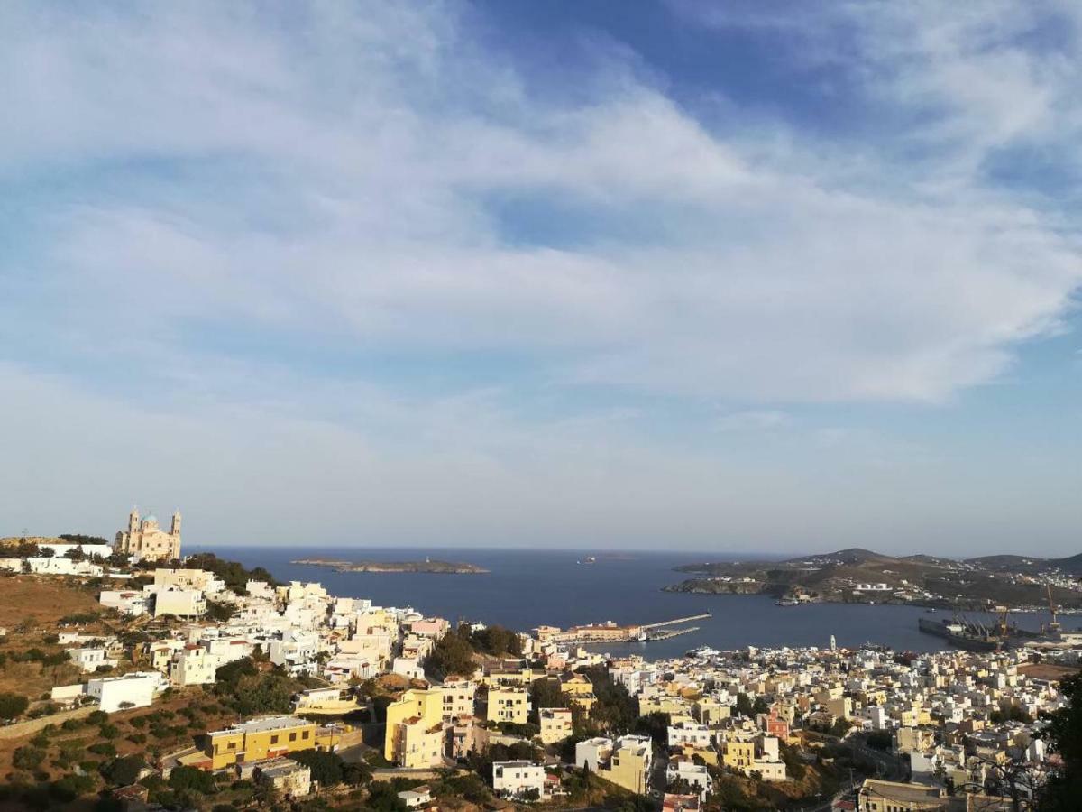 Le Petit Chateau Ano Syros Esterno foto