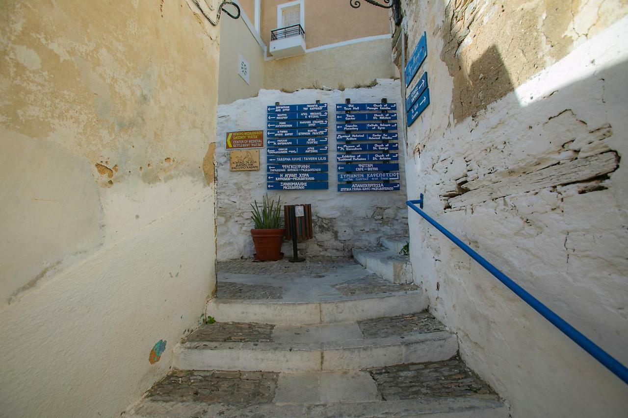 Le Petit Chateau Ano Syros Esterno foto
